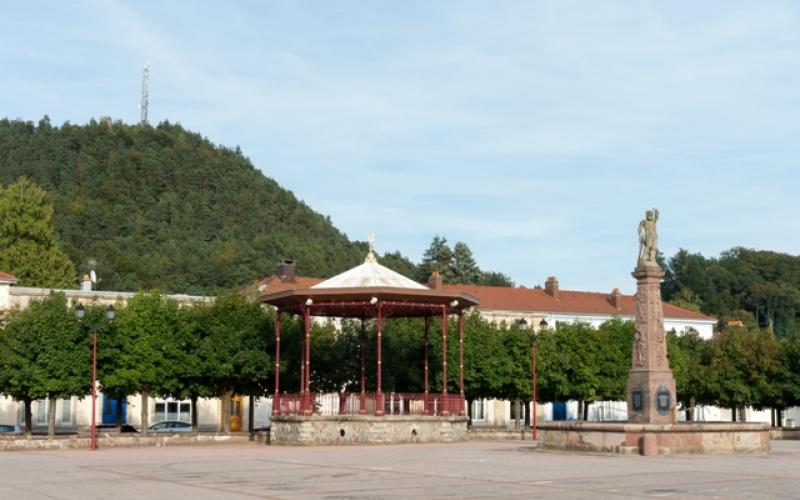 La fontaine Neptune et la Place Stanislas de Bruyères, Vosges ©Philippe POIX