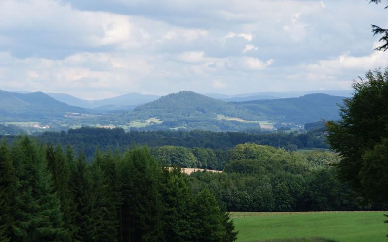 Les crêtes vosgiennes vues depuis le territoire de Bruyères