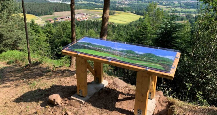 Table d'orientation de la roche de l'Ermite à Beauménil